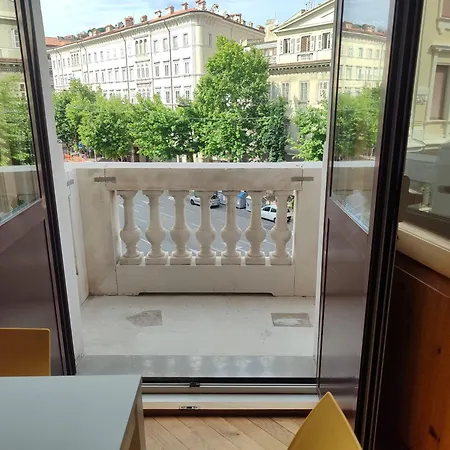 Guest house Triestecenter & - Colori Di *