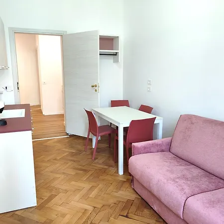 Guest house Triestecenter & - Colori Di